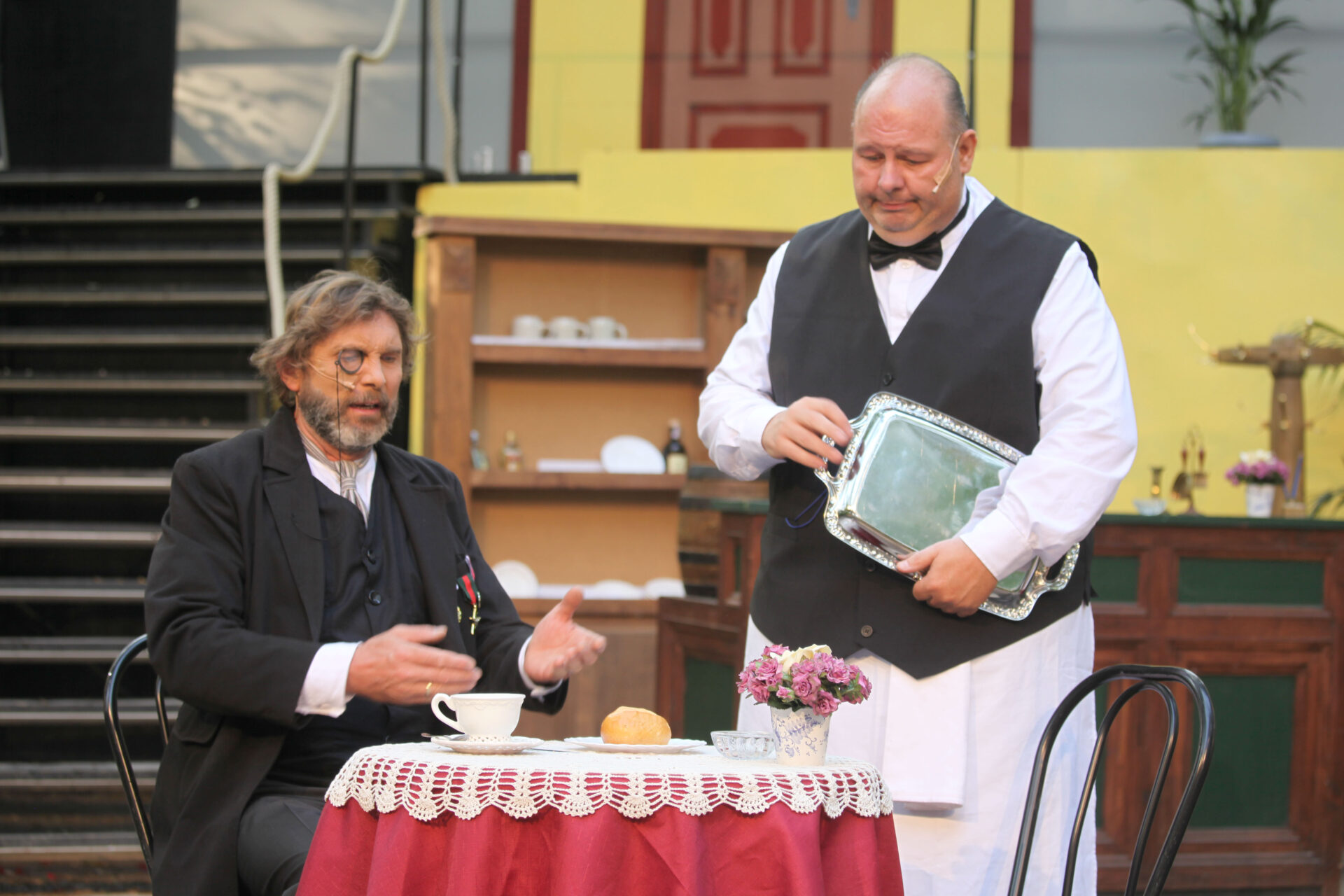 „Pension Schöller“ unter CoronaBedingungen auf der Freilichtbühne