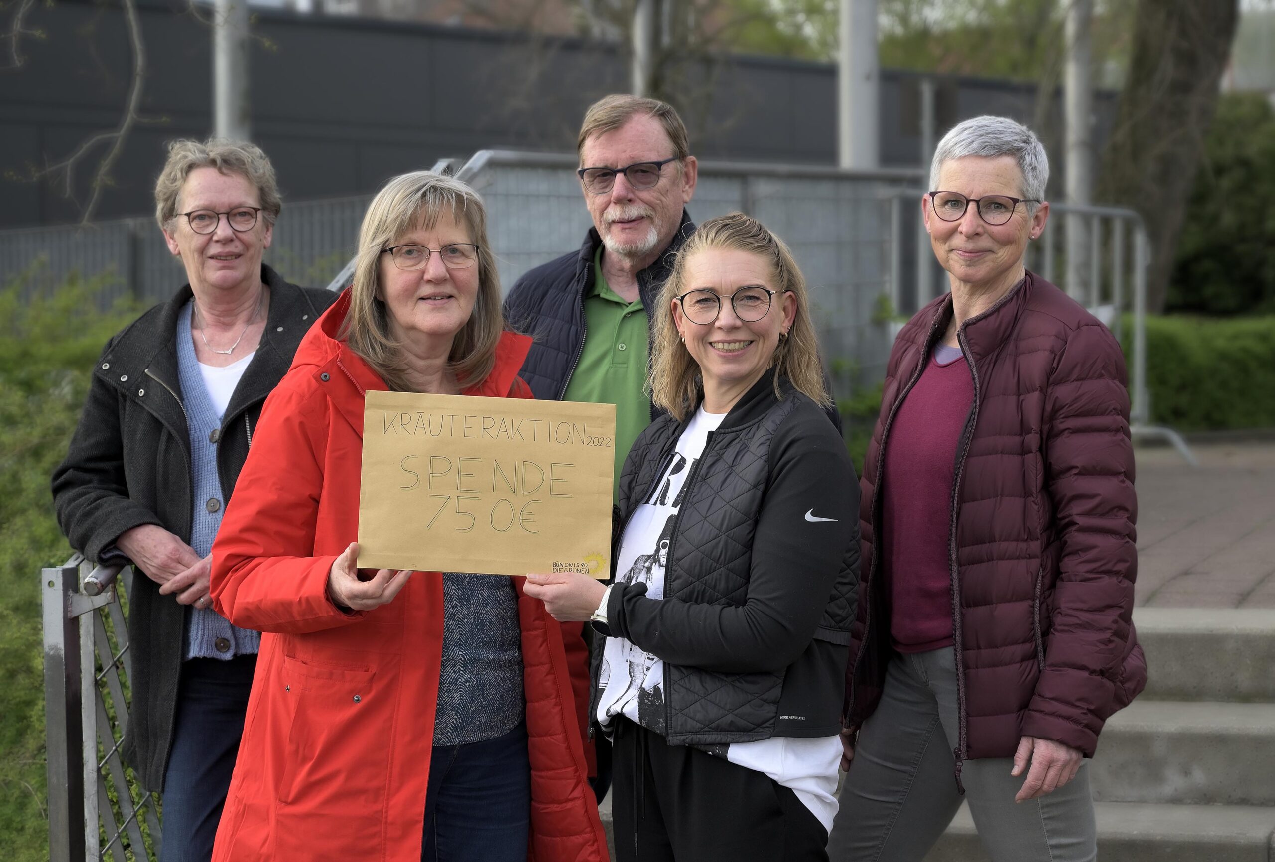 Bild_Spendenuebergabe_Grüne