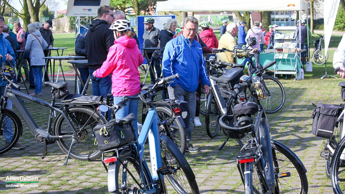  Foto zu 1.400 Radler bei der Emsdettener Acht 