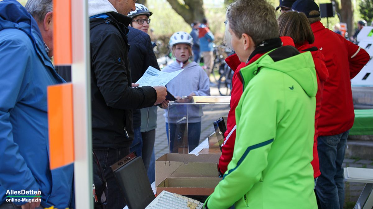  1.400 Radler bei der Emsdettener Acht 