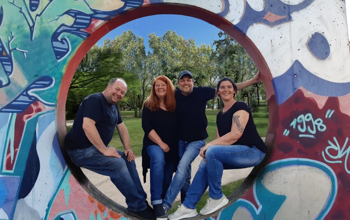 Wolters_Family_With a little help_1_small