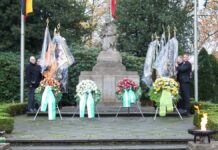Gedenkfeierlichkeiten am Volkstrauertag