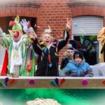 Rosenmontagsumzug = Karneval = bunt und laut !!!