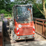Holzbrücke über Mühlenbach nach Unfall gesperrt